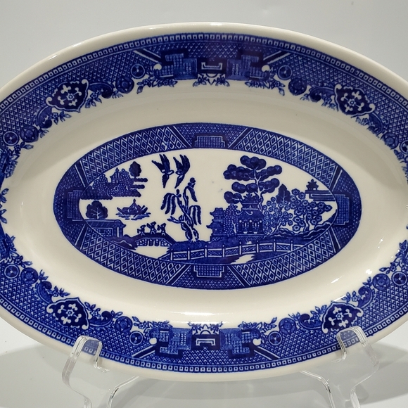 Blue Willow 10" x 6 7/8"" Oval Dish by Buffalo Pottery - Picture 5 of 14